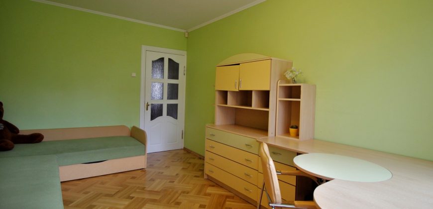 Parduodamas jaukus, patogioje vietoje, 3 kambarių butas, Dainų g. Šiaulių mieste.