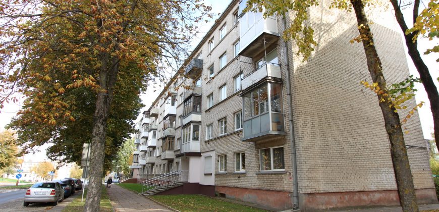 PARDUODAMAS antrame aukšte 3kmb butas, Šiaulių miesto Centrinė dalis.